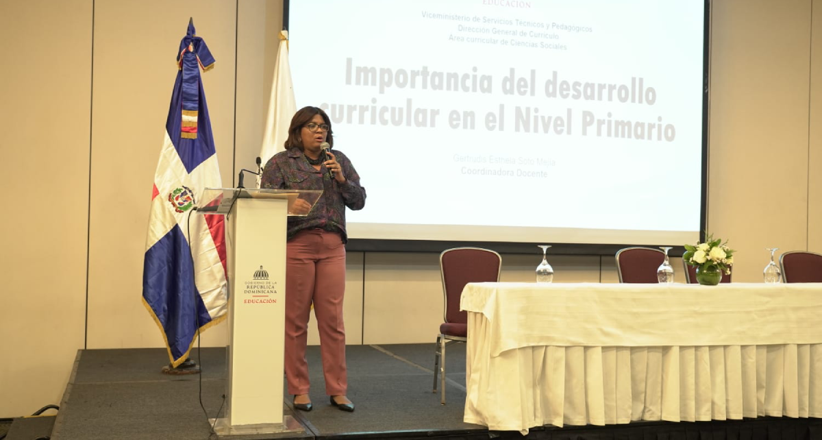  imagen Encuentro Nacional del &Aacute;rea de Ciencias Sociales con t&eacute;cnicos nacionales. 