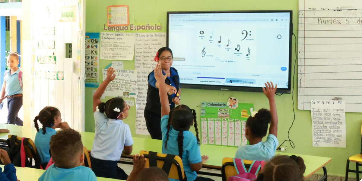  imagen Foto de maestros en el aula&nbsp; 