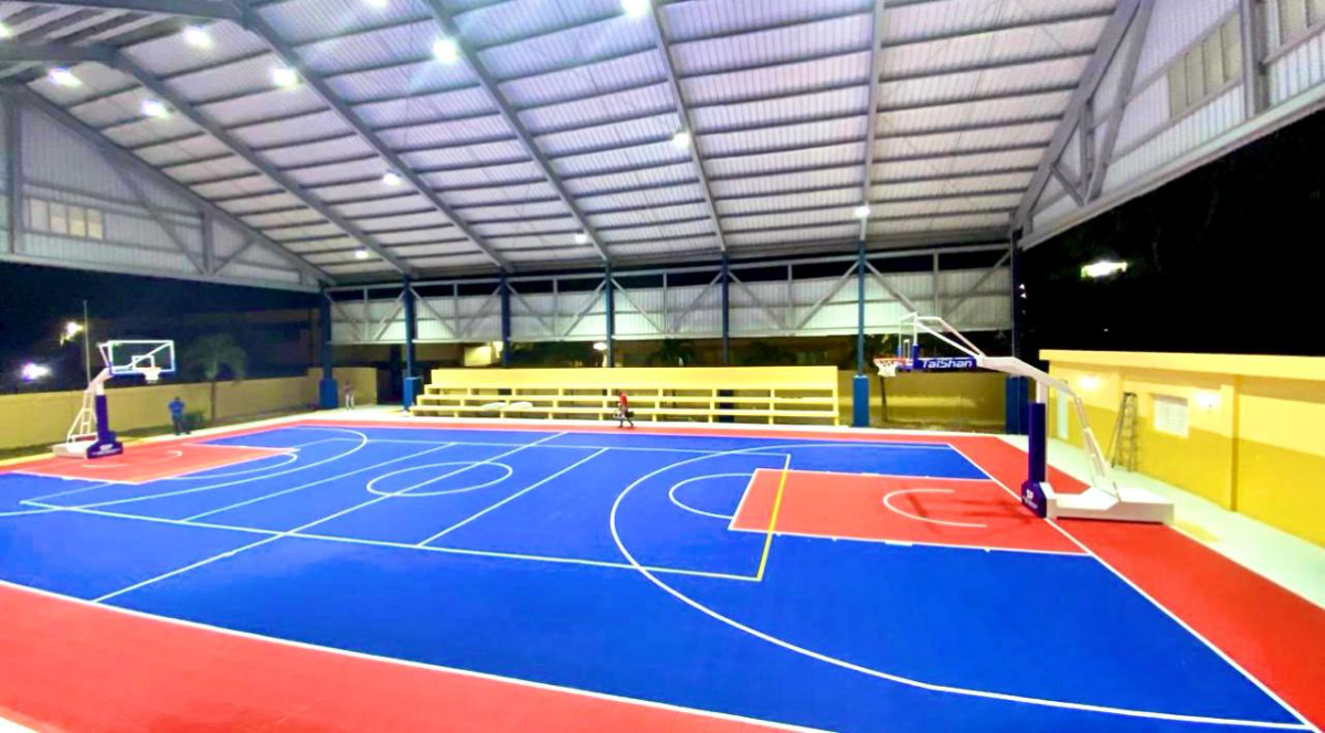  imagen &nbsp;El viceministro de Gesti&oacute;n Administrativa del Minerd, Julio Cordero; la gobernadora provincial, Pura Casilla y el viceministro de Relaciones de la Sociedad Civil del Ministerio de la Presidencia, Benny Metz entre otras autoridades educativas.&nbsp; 