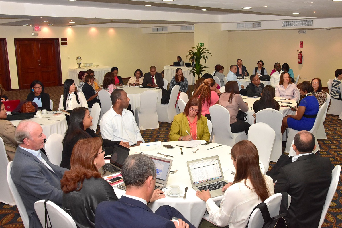  imagen Tutores de la tercera promoci&oacute;n del Programa Nacional de Inducci&oacute;n durante la capacitaci&oacute;n 