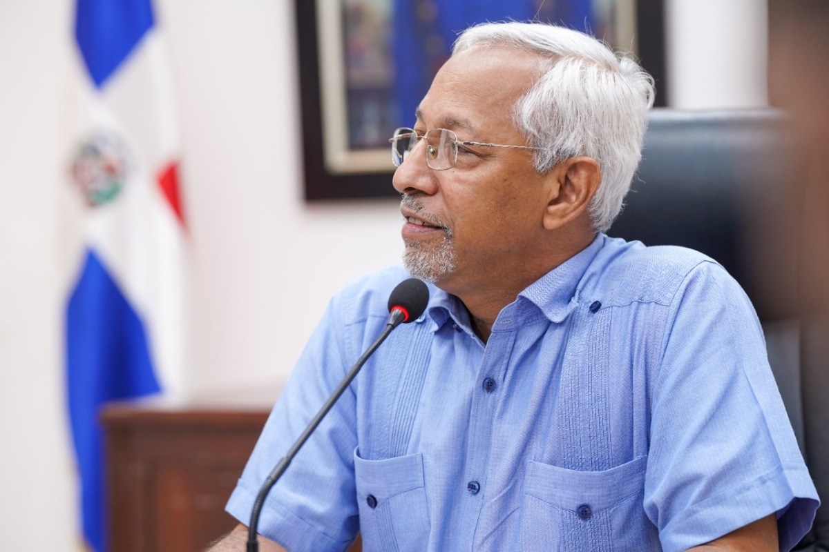  imagen Ministro de Educaci&oacute;n, &Aacute;ngel Hern&aacute;ndez reunido&nbsp; com representantes de la Asociaci&oacute;n Nacional de Profesionales y T&eacute;cnicos ( ANPROTED). 