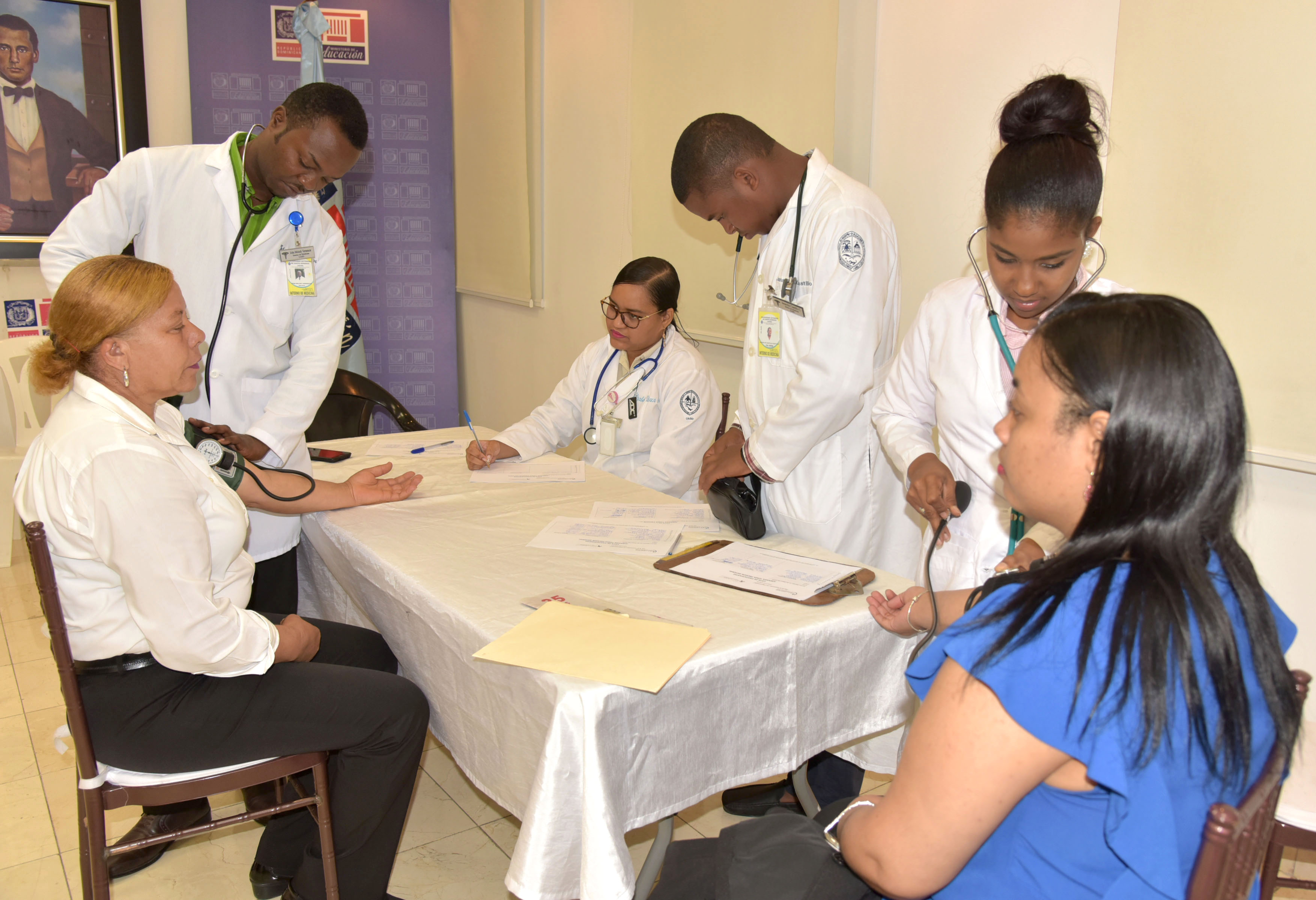  imagen Representaci&oacute;n de los empleados del Minerd que asistieron a la charla. 