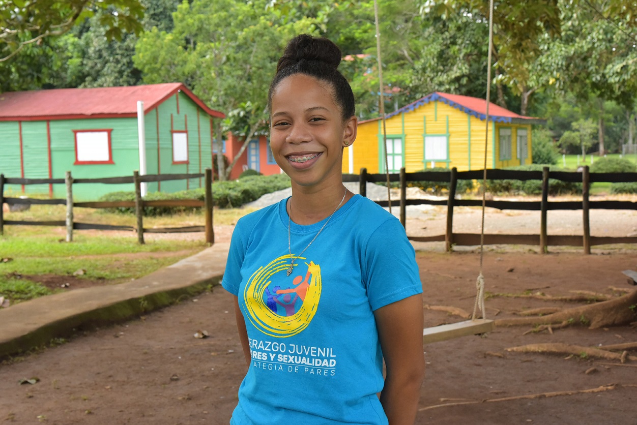  imagen Grupo de estudiantes participantes en campamento MINERD. 
