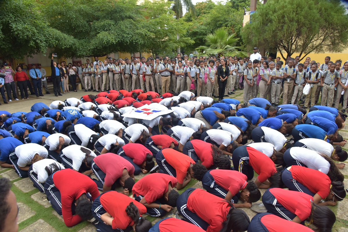  imagen Al acto asistieron, adem&aacute;s el director del Centro Polit&eacute;cnico Vegh, Cristian Quelix; Francisco De La Cruz, director de la Regional 15; personal docente y administrativo del plantel, entre otras personalidades.&nbsp; &nbsp; &nbsp; &nbsp; 