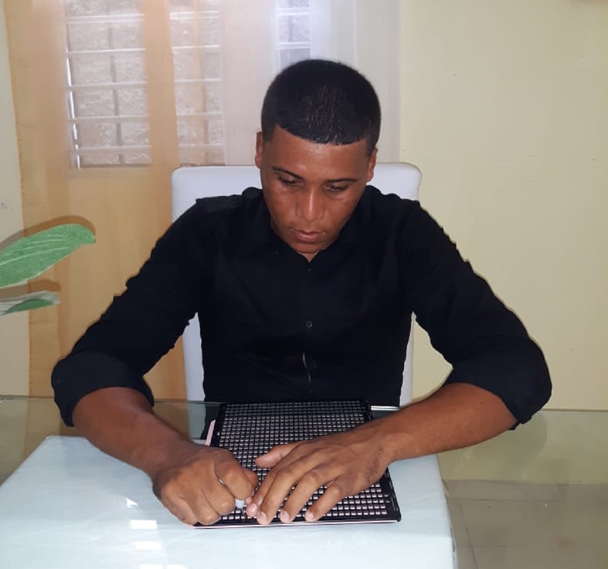  imagen H&eacute;ctor Aquino Feliz&nbsp; 