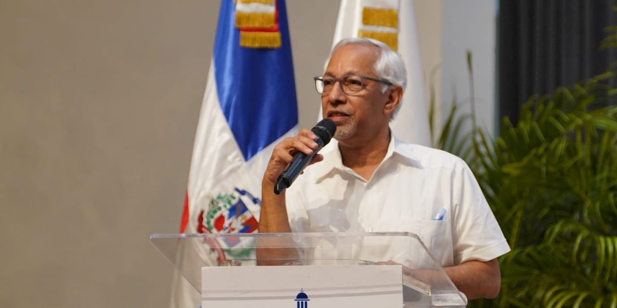  imagen Ministro Angel Hernandez junto a Ancell Scheker&nbsp; 