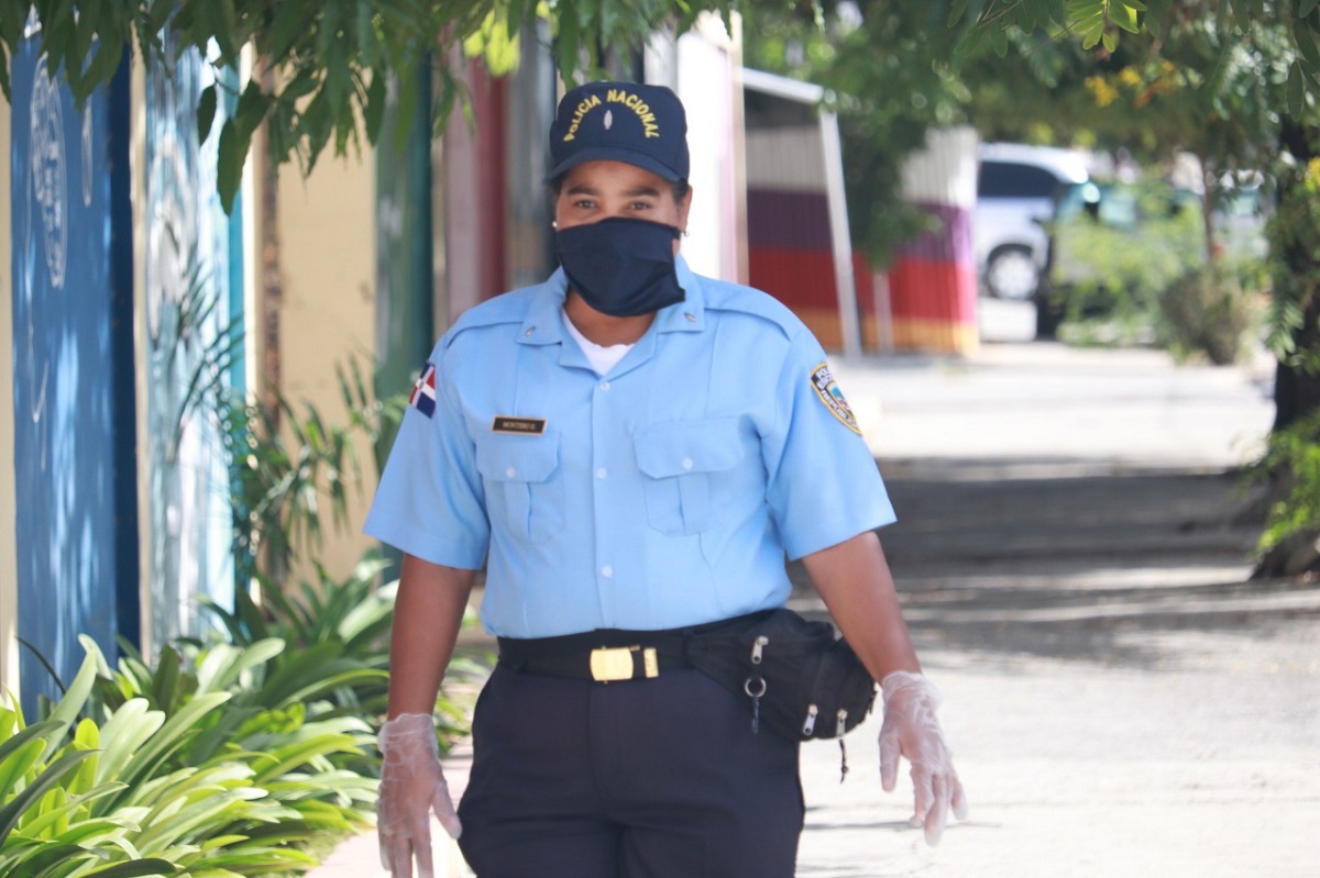  imagen Bellanira Montero Encarnaci&oacute;n, madre y miembro de la Polic&iacute;a Escolar, es reconocida por el Ministerio de Educaci&oacute;n (MINERD) a trav&eacute;s de la campa&ntilde;a #MiMadreEsSiempreS&uacute;per, que inici&oacute; este lunes 25 y busca enaltecer a cada progenitora, en especial las de la comunidad educativa.&nbsp; 