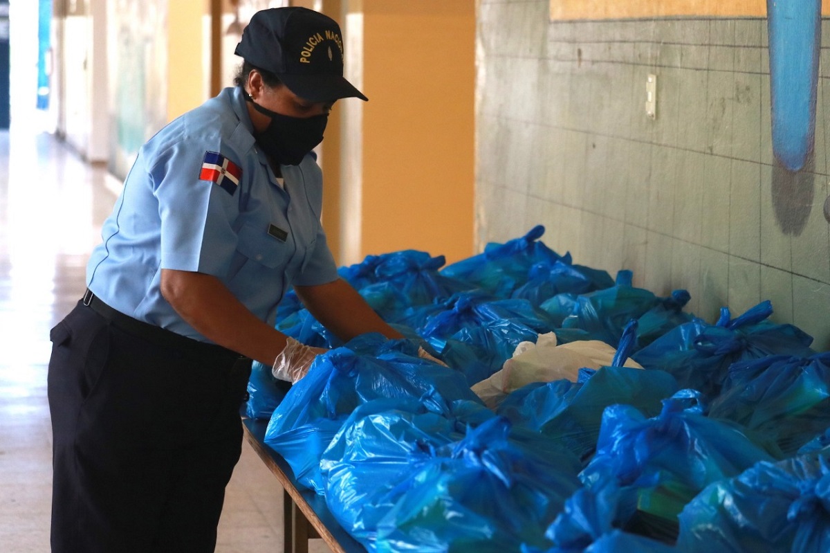  imagen Bellanira Montero Encarnaci&oacute;n, madre y miembro de la Polic&iacute;a Escolar, es reconocida por el Ministerio de Educaci&oacute;n (MINERD) a trav&eacute;s de la campa&ntilde;a #MiMadreEsSiempreS&uacute;per, que inici&oacute; este lunes 25 y busca enaltecer a cada progenitora, en especial las de la comunidad educativa.&nbsp; 
