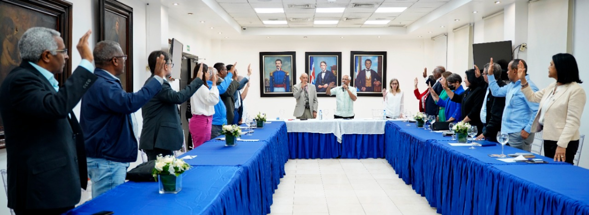  imagen Ministerio de Educaci&oacute;n,&nbsp; &Aacute;ngel Hern&aacute;ndez jurament&oacute; la Comisi&oacute;n de Evaluaci&oacute;n de Desempe&ntilde;o 2023. 