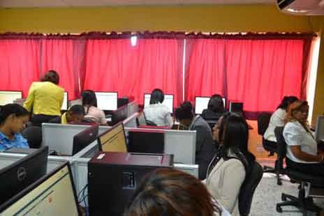  imagen Educación examina este martes a 2,688 aspirantes a orientadores escolares.  