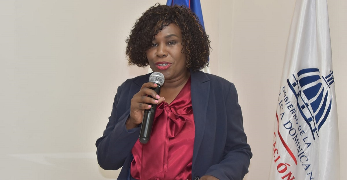  imagen exdirectoras reconocidas&nbsp; Ana Rosal&iacute;a Santos Castillo, Luisa Am&eacute;rica Mateo Dicl&oacute;, Esperanza Ondina Suero Terrero, Marianela Pinales y Marina Antonia Hilario Castillo 