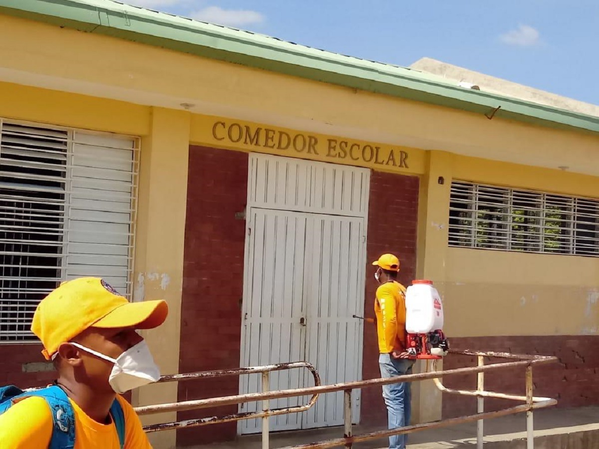  imagen Defensa Civil une esfuerzos con el MINERD durante jornada de desinfecci&oacute;n 