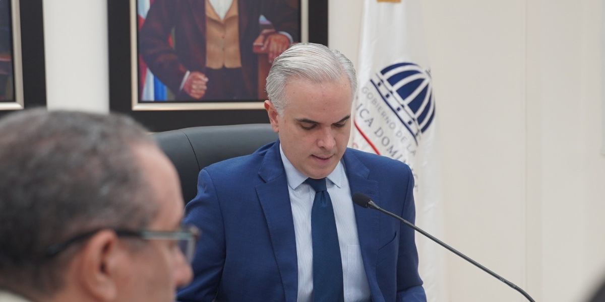  imagen Reuni&oacute;n con los directores de las 18 Regionales&nbsp; 