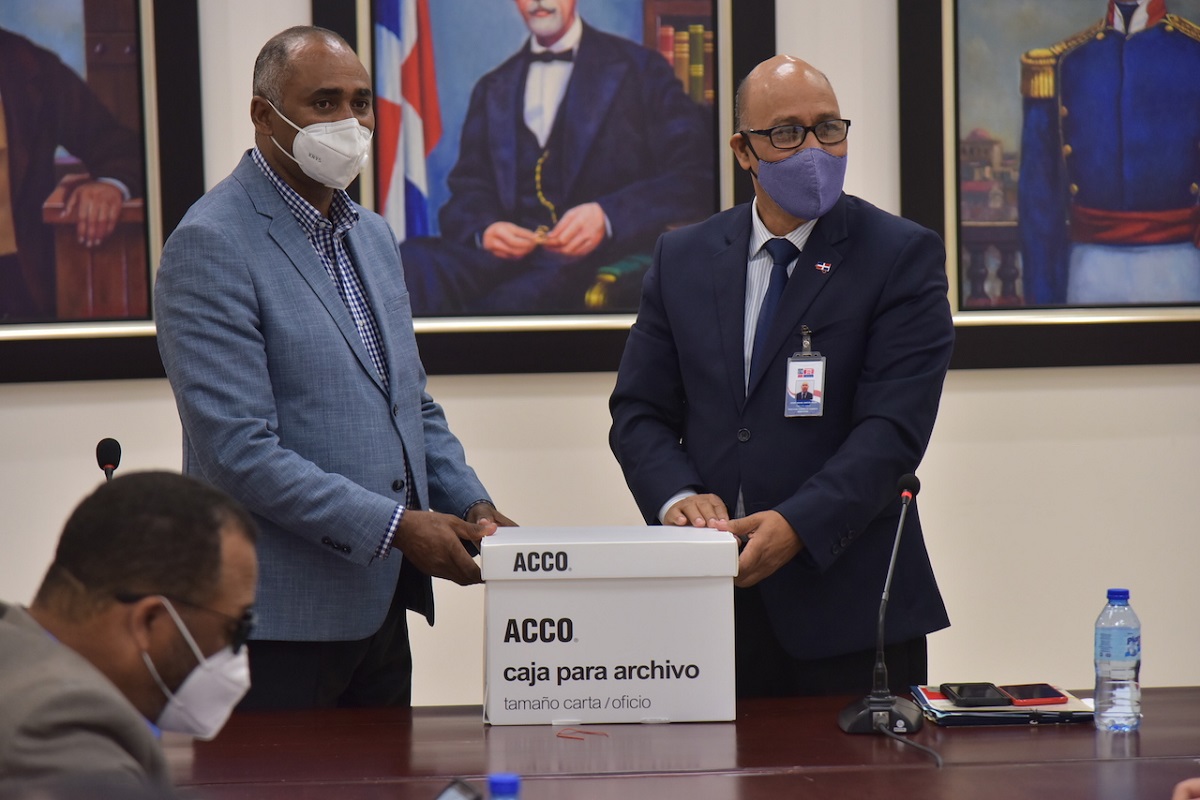  imagen &nbsp;El director de Gabinete del Ministerio de Educaci&oacute;n y presidente de la comisi&oacute;n de transici&oacute;n de las autoridades actuales, Henry Santos 