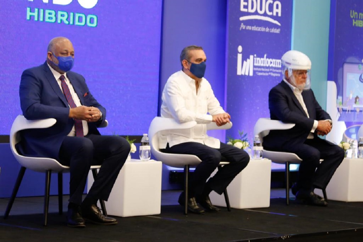  imagen El ministro Fulcar, tuvo a su cargo este viernes las palabras de apertura del XXIV Congreso Internacional de Educaci&oacute;n Aprendo reimaginando la educaci&oacute;n: un modelo h&iacute;brido que auspicia EDUCA. 