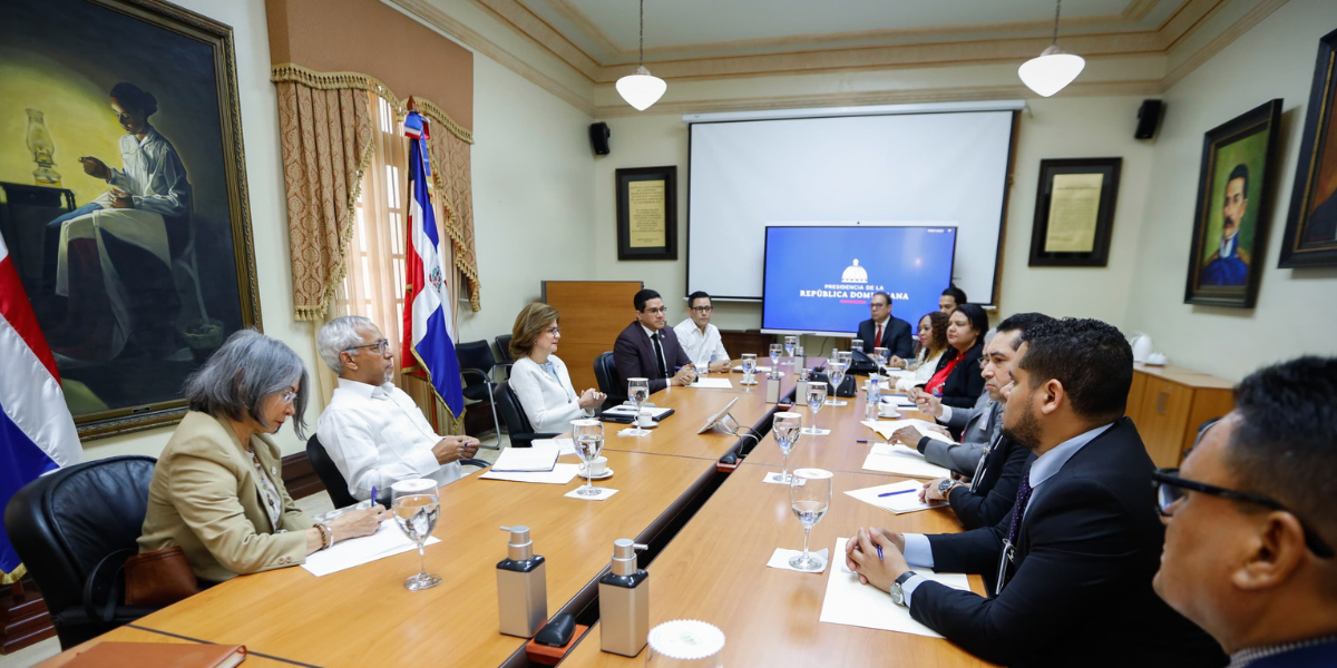  imagen Entidades del&nbsp;Colegio M&eacute;dico Dominicano junto al Ministro, &Aacute;ngel Hern&aacute;ndez 
