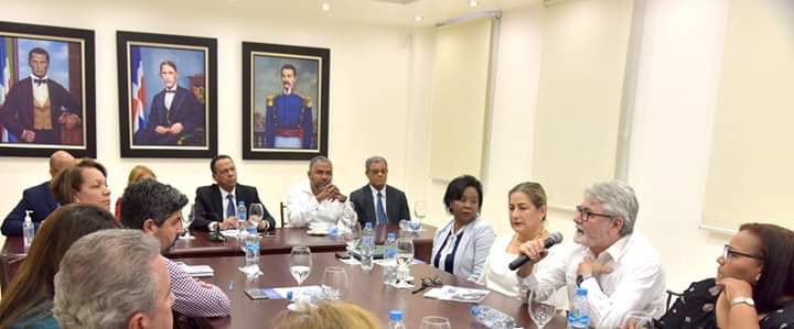  imagen Reuni&oacute;n&nbsp;del ministro Pe&ntilde;a Mirabal&nbsp;con los representantes de asociaciones de centros educativos privados del pa&iacute;s,&nbsp;para socializar las medidas que se han ido tomando respecto al coronavirus. 