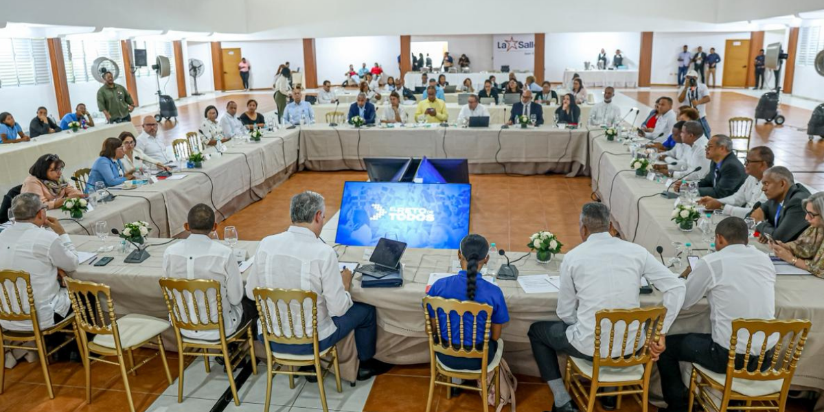  imagen El ministro de Educaci&oacute;n, Luis Miguel De Camps, encabez&oacute; este martes la juramentaci&oacute;n de la Mesa de los Cinco Pilares en la Regional 12 
