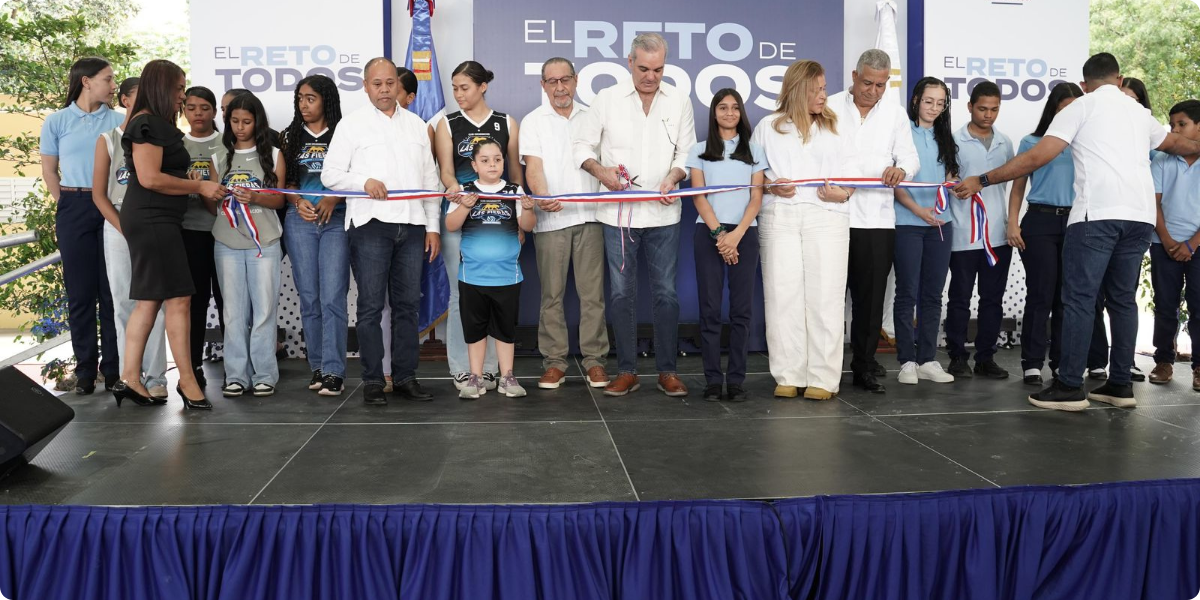  imagen El presidente de la Rep&uacute;blica, Luis Abinader, inaugura el techado de la cancha del Liceo &Aacute;ngel Emilio Casado 