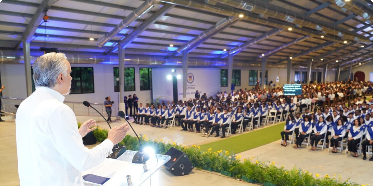  imagen s&eacute;ptima graduaci&oacute;n del Instituto Polit&eacute;cnico Loyola (IPL), 