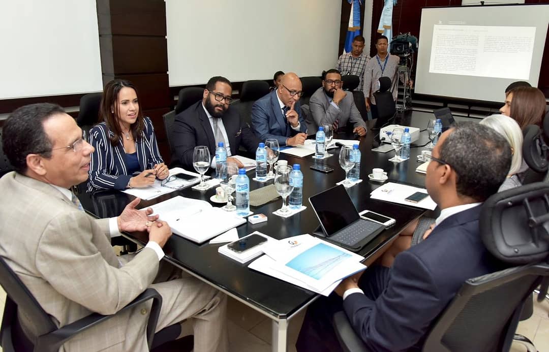  imagen Ministro Antonio Pe&ntilde;a Mirabal reunido en su despacho con directivos del INABIMA&nbsp; 