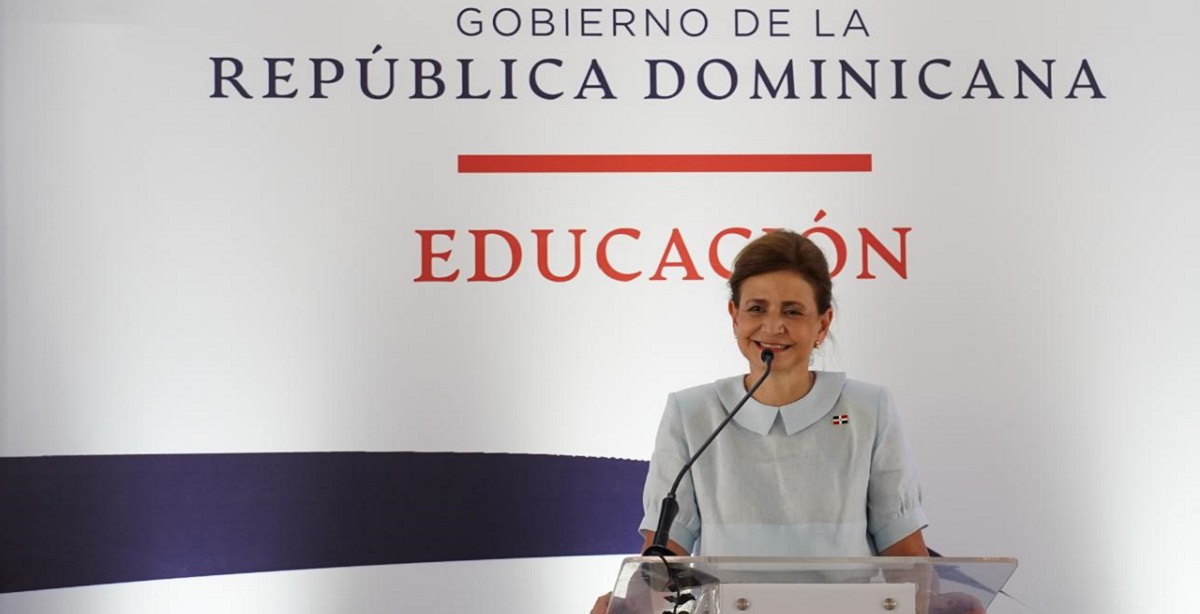  imagen &nbsp;vicepresidenta Raquel Pe&ntilde;a y viceministro de Educaci&oacute;n, &Oacute;scar Amarg&oacute;s en inauguraci&oacute;n de dos centros educativos.&nbsp; 