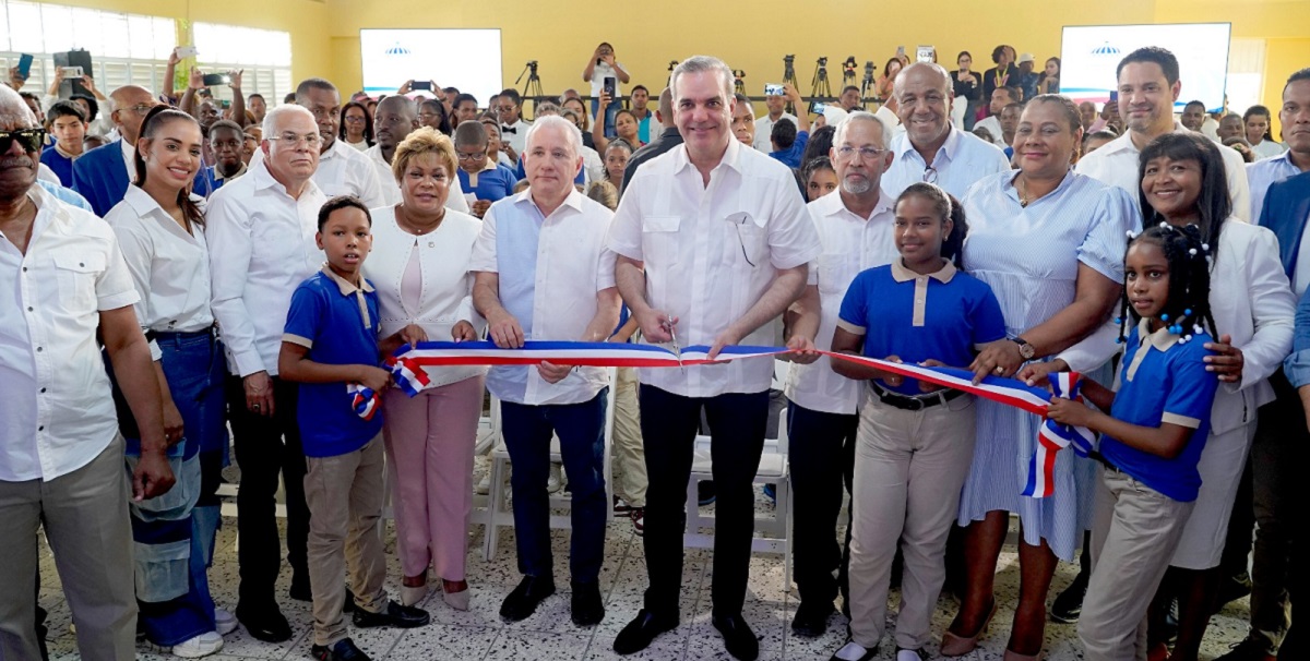  imagen Fotos del Ministro de Educaci&oacute;n &Aacute;ngel Hern&aacute;ndez en inauguraciones&nbsp; 