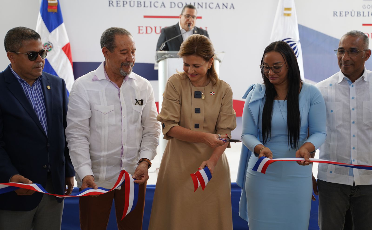  imagen Vicepresidencia de la Rep&uacute;blica y el Ministerio de Educaci&oacute;n de la Rep&uacute;blica Dominicana (MINERD) inauguraron este s&aacute;bado el Centro Educativo Profesor Jos&eacute; Antonio Espinal Lugo, ubicado en la comunidad de Villa Hermosa, del sector La Esperanza en la provincia Valverde. 