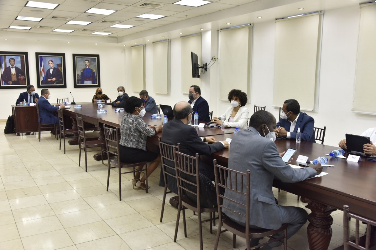  imagen Reuni&oacute;n realizada en el sal&oacute;n Ercilia Pep&iacute;n de la sede central 