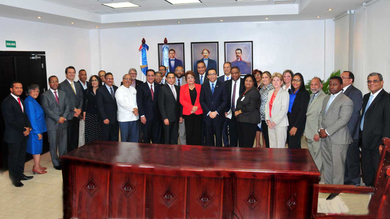  imagen 
Andrés Navarro reúne consejo nacional de educación; reitera que gestión se enfocará en fortalecimiento institucional e integración de sectores vinculados al sistema 