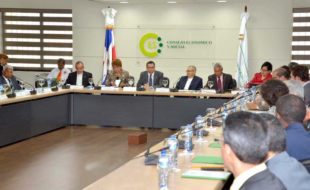  imagen Ministro Andr&eacute;s Navarro participa en la primera reuni&oacute;n plenaria del Consejo Econ&oacute;mico y Social. 