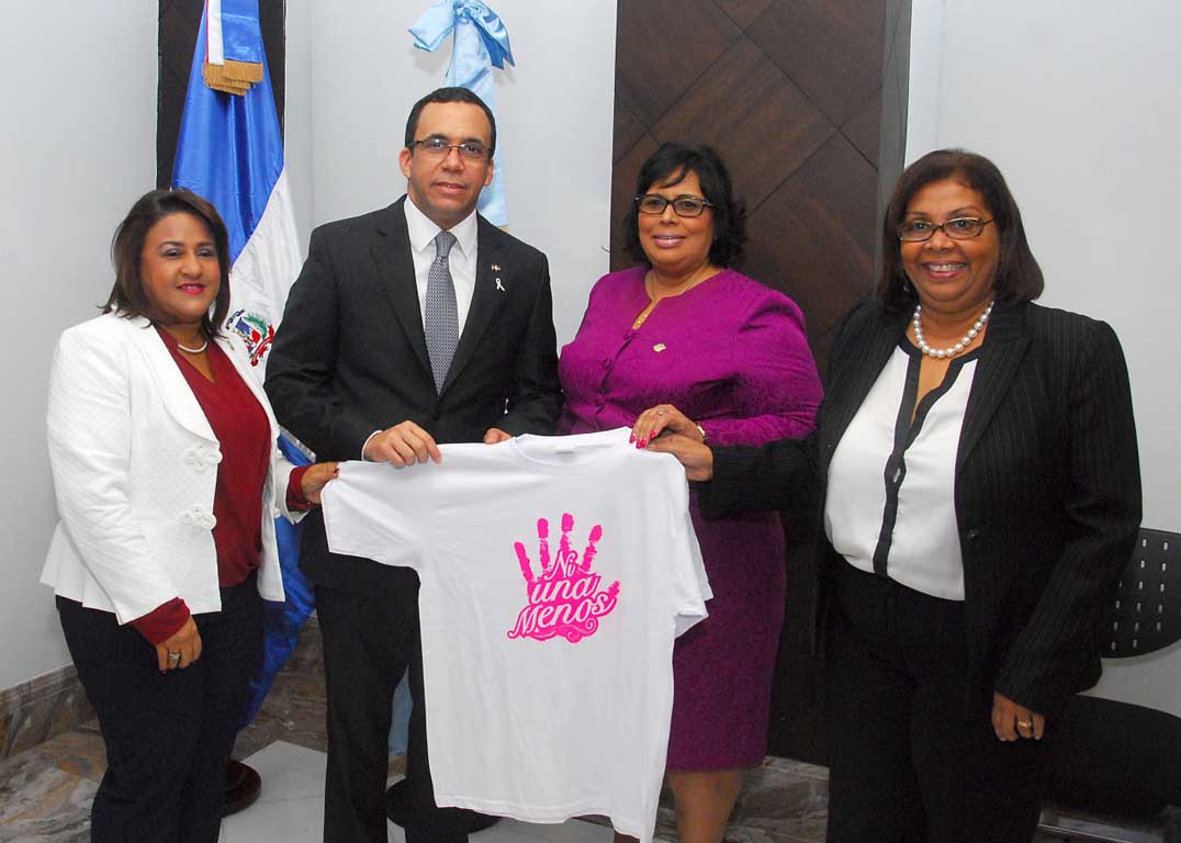  imagen Navarro afirma que la familia y la escuela son los espacios idóneos para desarrollar una cultura de respeto a la mujer 