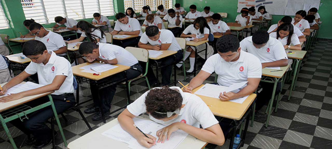  imagen Estudiantes copan escuelas y liceos en Pruebas Nacionales para el nivel Medio 