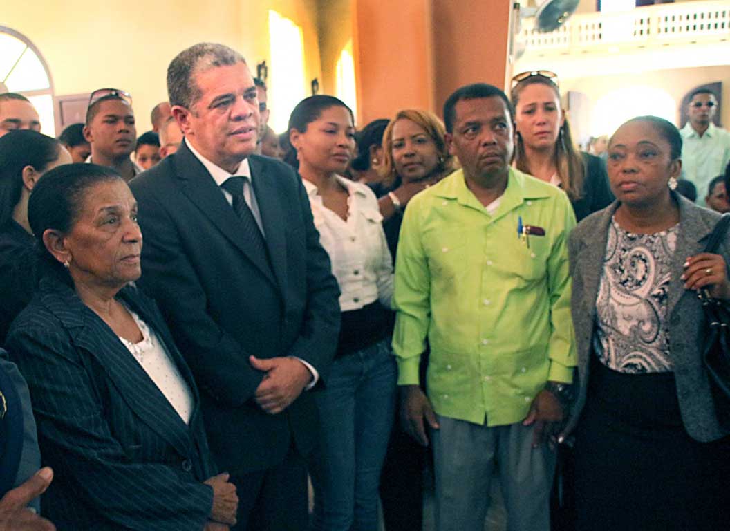  imagen Ministro de Educación asiste a sepelio de estudiantes ahogados en Dajabón 
