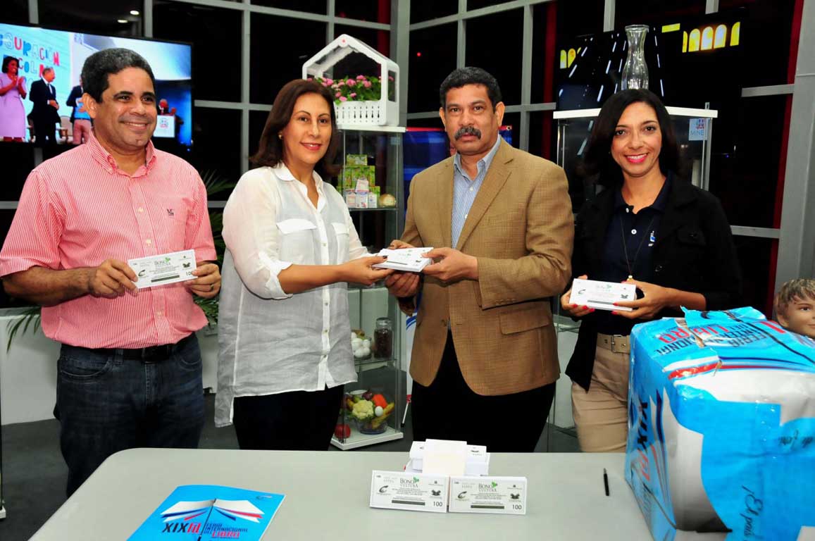  imagen Ministerio de Educación repartirá RD$4 millones en bonos a estudiantes y docentes en la Feria Internacional del Libro para compra de obras  