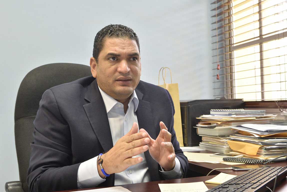  imagen MINISTRO DE EDUCACIÓN, ANDRÉS NAVARRO, DESIGNA AL PERIODISTA MIGUEL MEDINA COMO DIRECTOR DE COMUNICACIONES Y VOCERO DEL MINERD. 