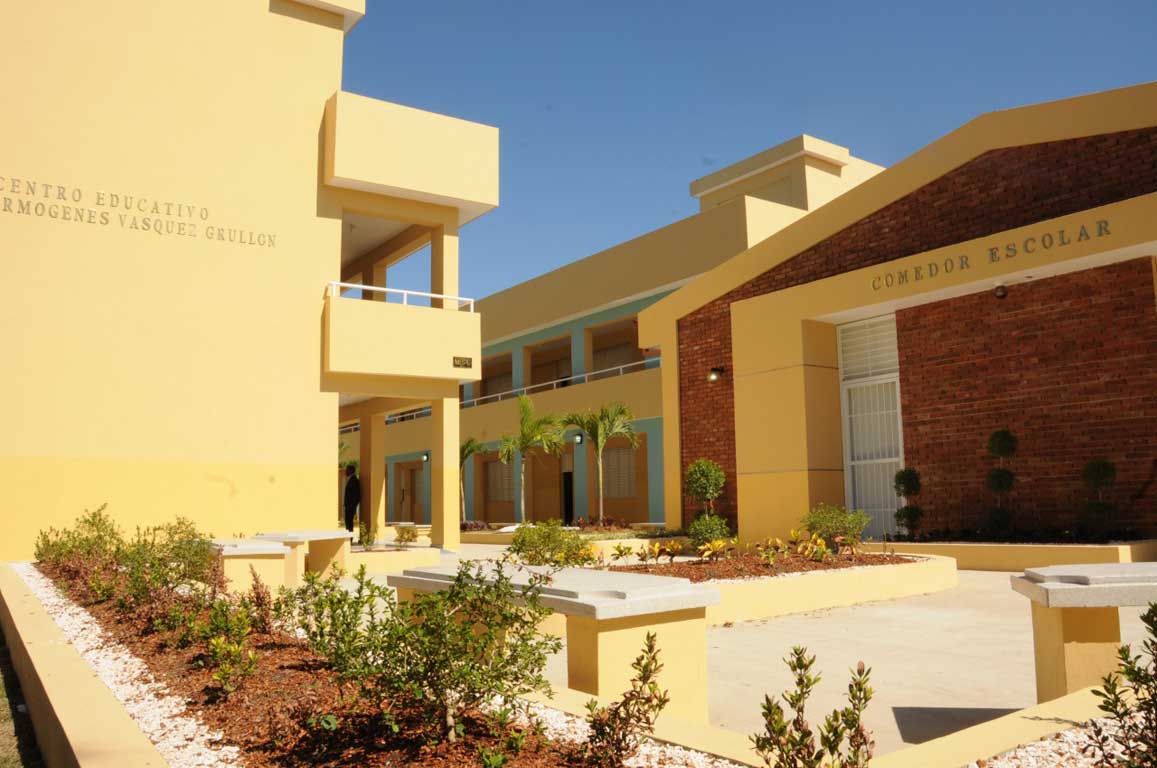  imagen Presidente Medina inaugura dos escuelas de Básica con 50 aulas nuevas en Santiago 