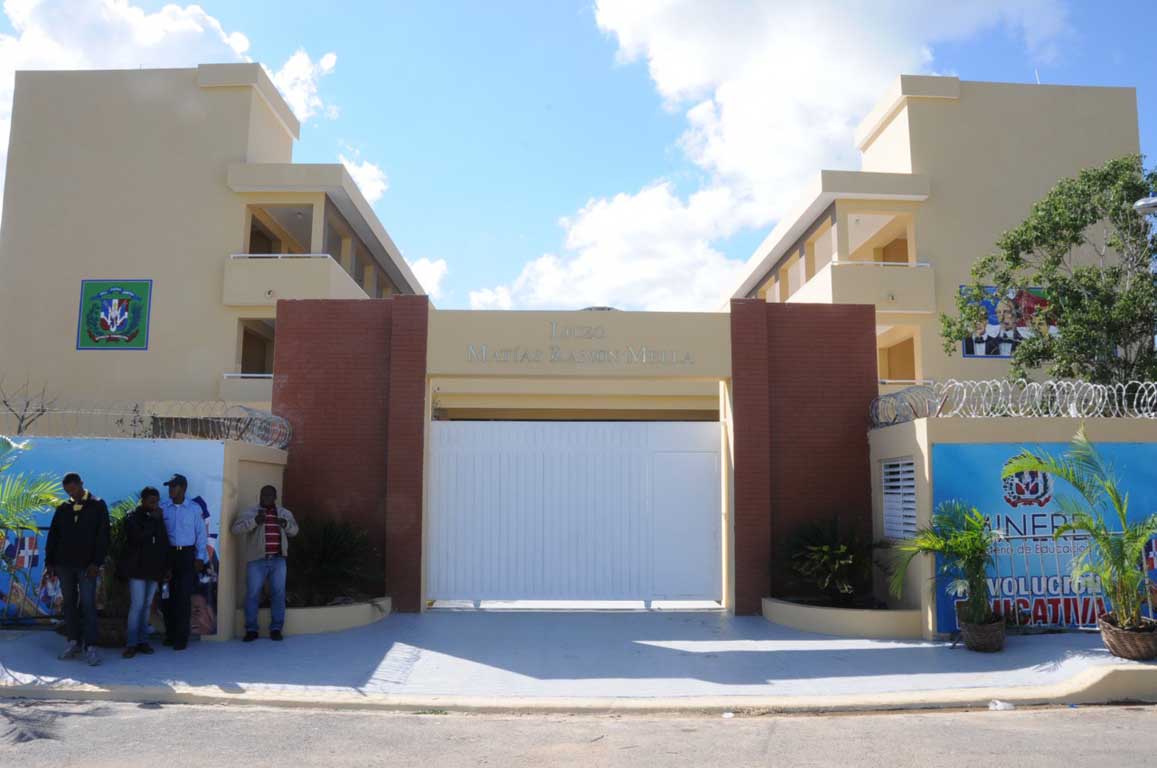  imagen Presidente Medina inaugura dos centros educativos en La Altagracia y La Romana 