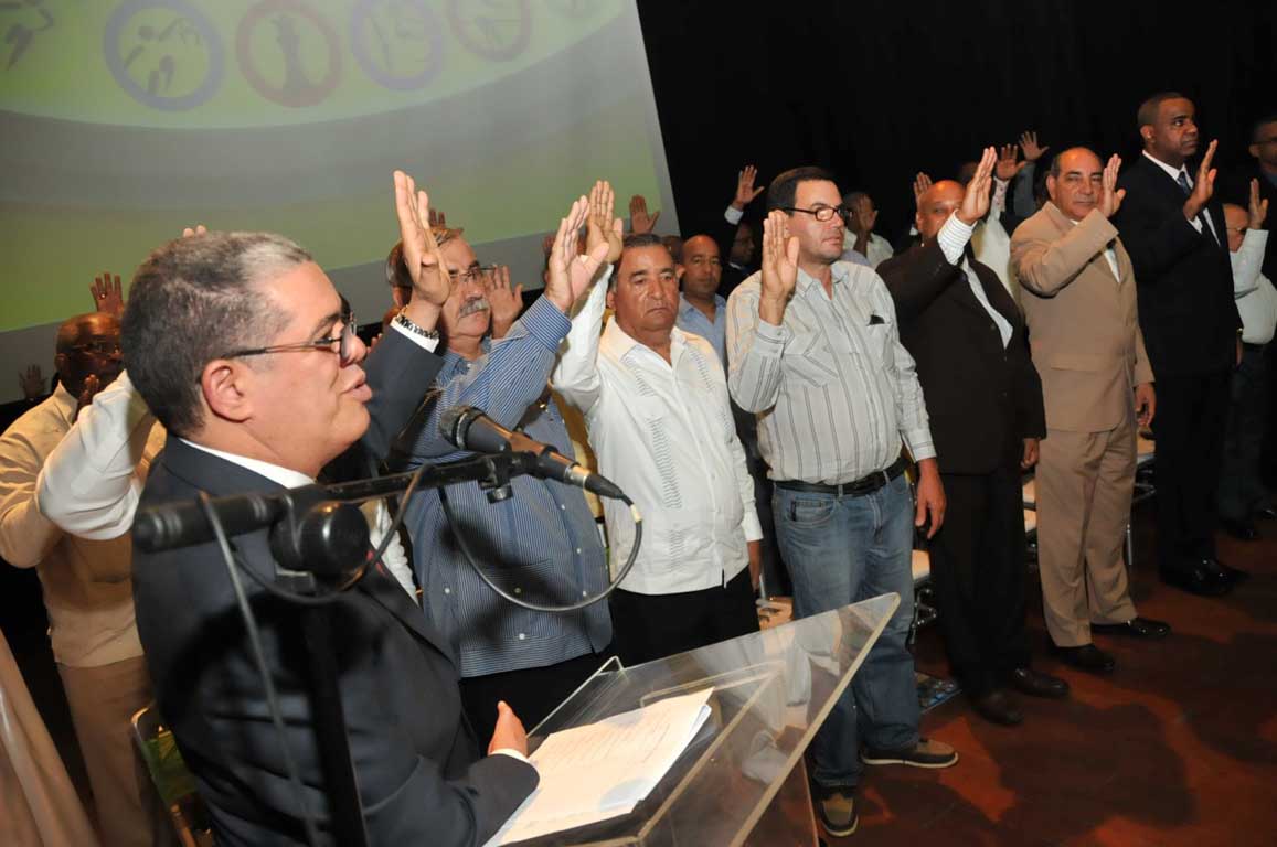  imagen Amarante Baret juramenta a Comité Organizador de los Séptimos Juegos Escolares Nacionales 