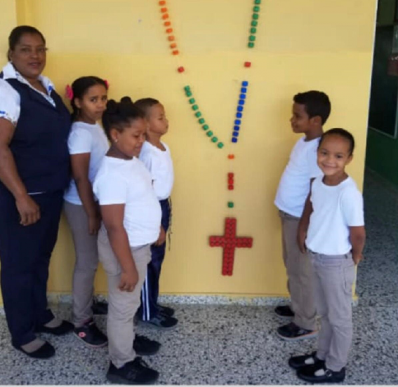  imagen Estudiantes en la escuela 