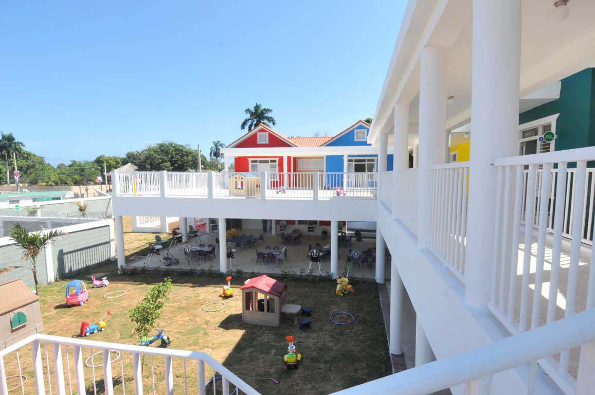  imagen Presidente Medina entrega estancia infantil y una escuela en Barahona 