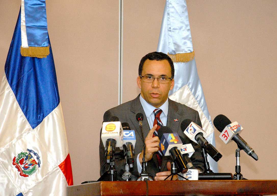 imagen Ministro Andr&eacute;s Navarro durante rueda de prensa. 