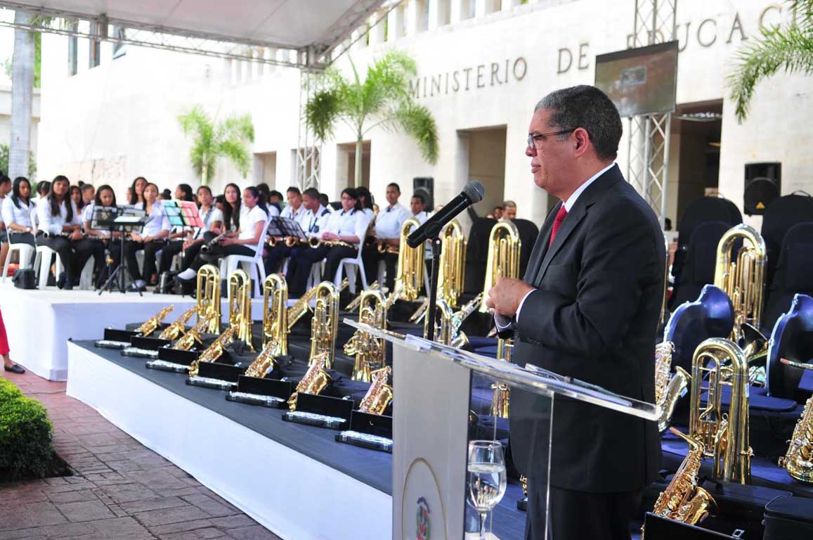  imagen Educación entrega instrumentos para primeras 36 bandas de música en escuelas de Tanda Extendida 