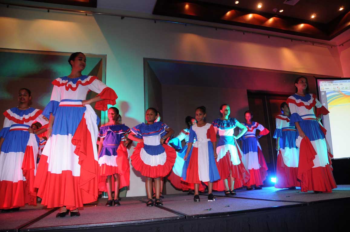  imagen Estudiantes de 22 centros educativos muestran sus talentos en congreso cultural 
