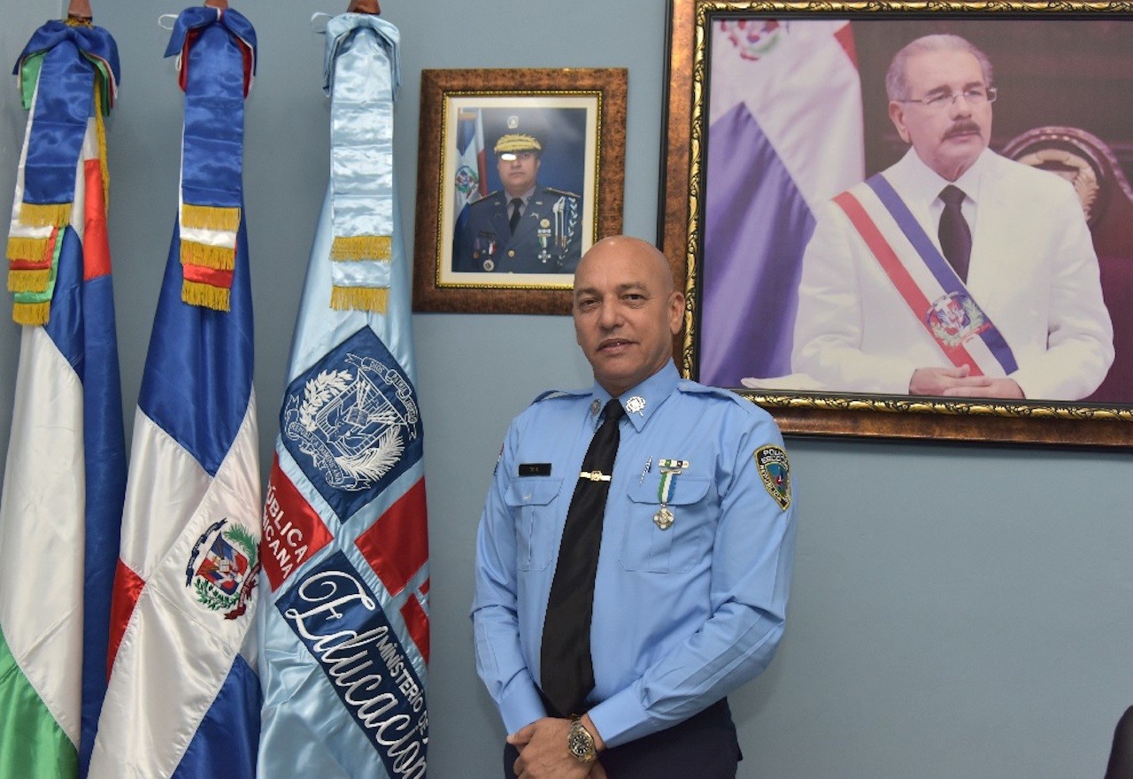  imagen Coronel Jiovanni Gil Su&aacute;rez, director de la Polic&iacute;a Escolar. 