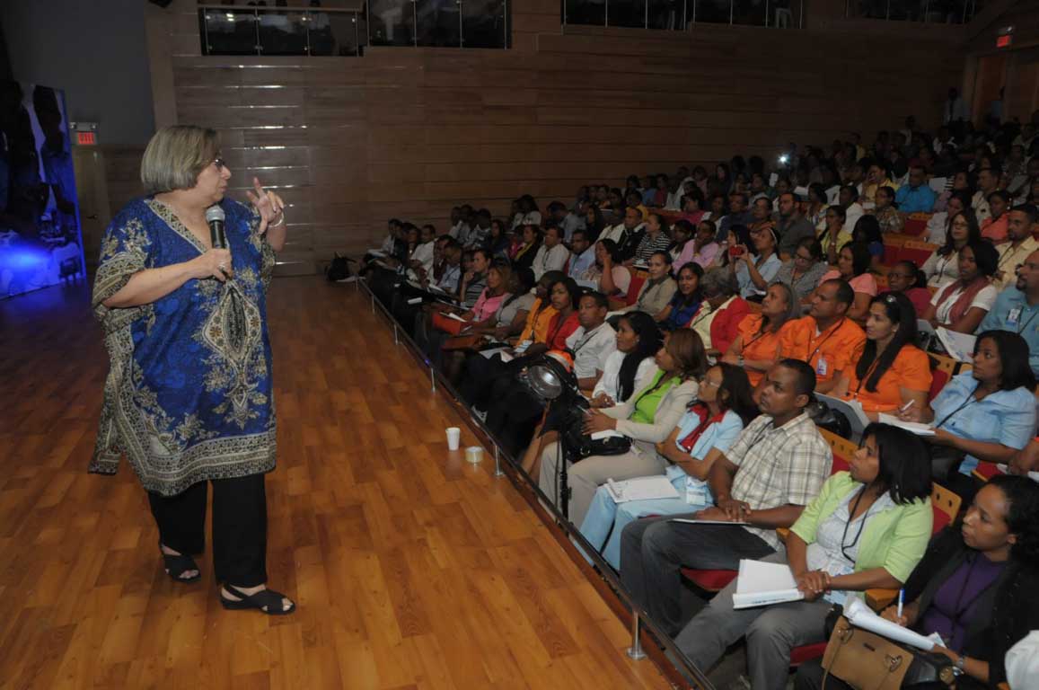  imagen Ministerio de Educación inicia capacitación a docentes sobre el uso de las TIC en la enseñanza 
