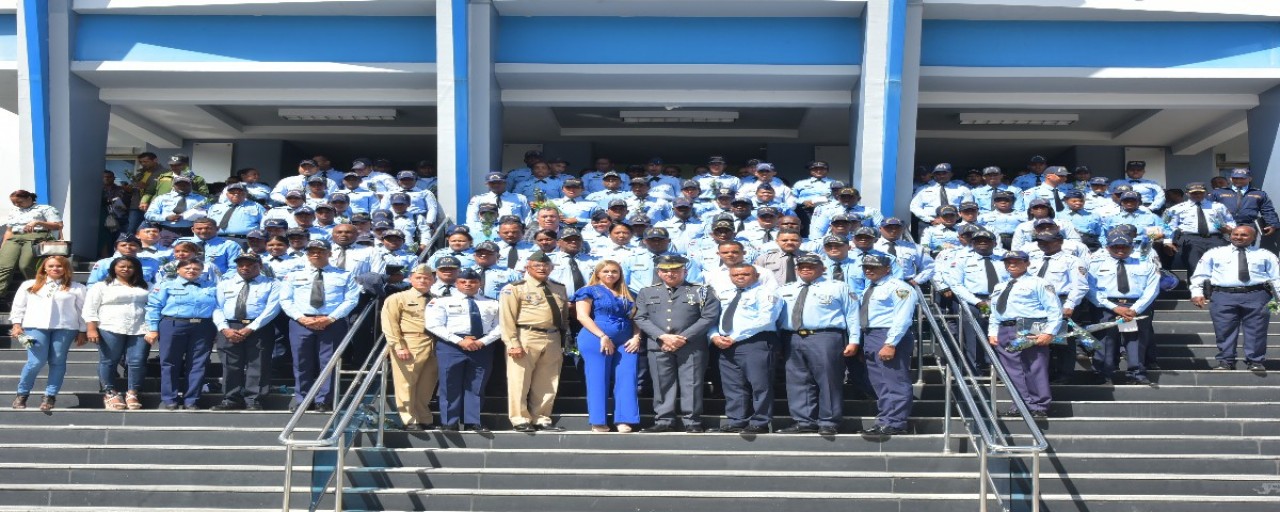  imagen Autoridades del MINERD durante el evento 