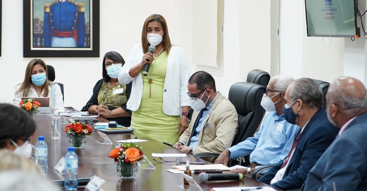  imagen El ministro de Educaci&oacute;n, doctor Roberto Fulcar en reuni&oacute;n con Asociaciones de Padres de Colegios Privados 