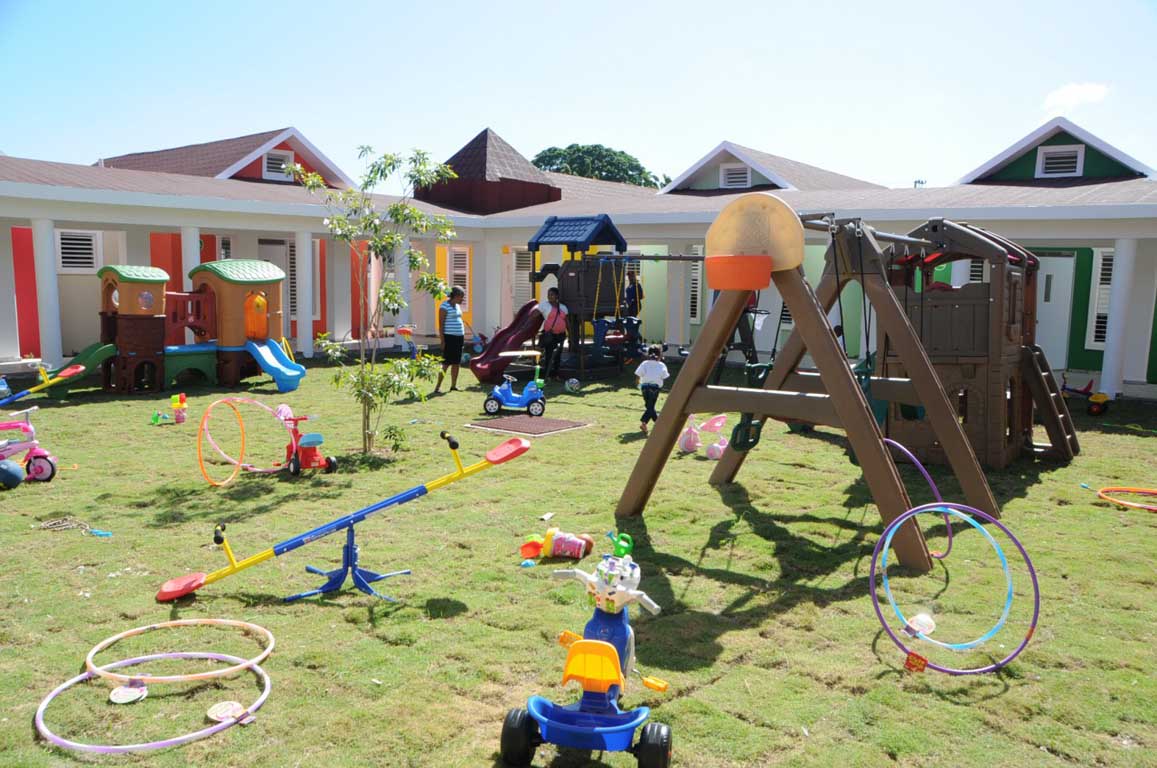  imagen Presidente Medina entrega en San Cristóbal la cuarta estancia infantil 