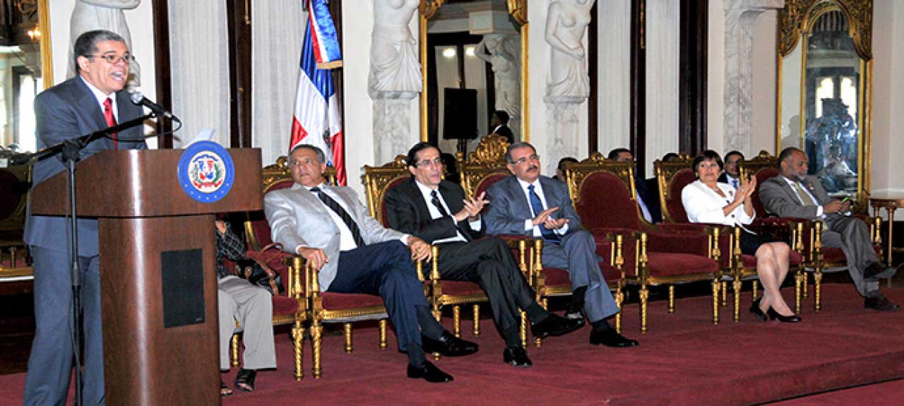  imagen Maestros jubilados  podrán cobrar aumento dispuesto por el presidente Medina en sus pensiones 